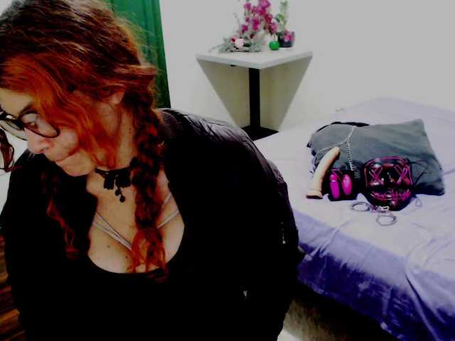 fenixcolette online show from August 6, 11:15 pm