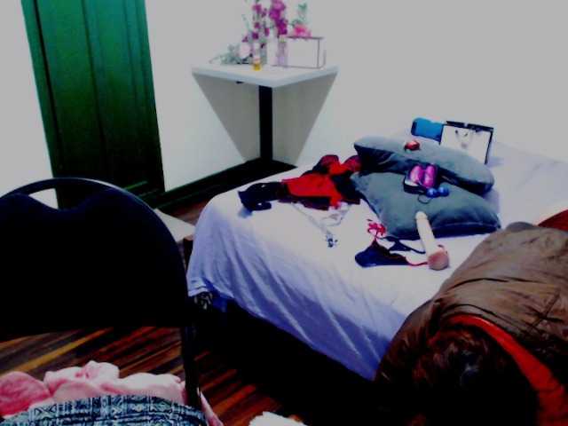 fenixcolette online show from August 8, 12:11 am