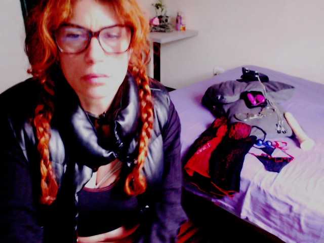 fenixcolette online show from August 12, 2:30 pm