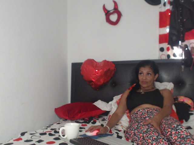 flacapaola11 online show from August 3, 2:57 pm
