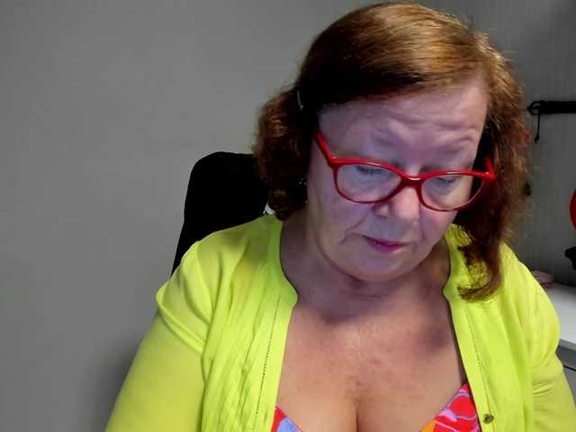 flirty-adele online show from August 3, 3:35 am