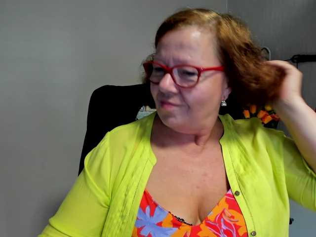flirty-adele online show from August 3, 5:47 am