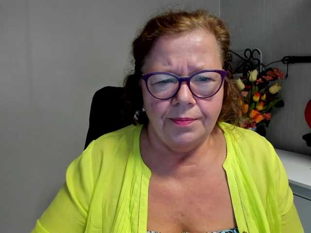 flirty-adele online show from August 5, 5:49 am
