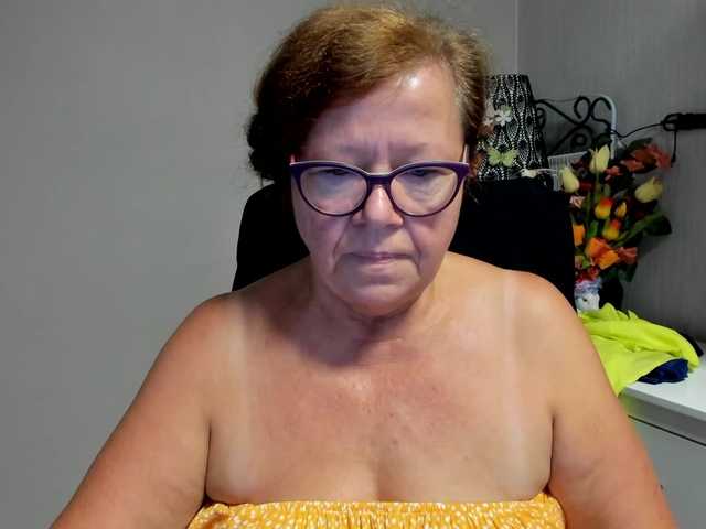 flirty-adele online show from August 10, 5:20 am