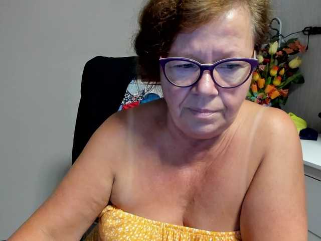 flirty-adele online show from August 10, 6:59 am