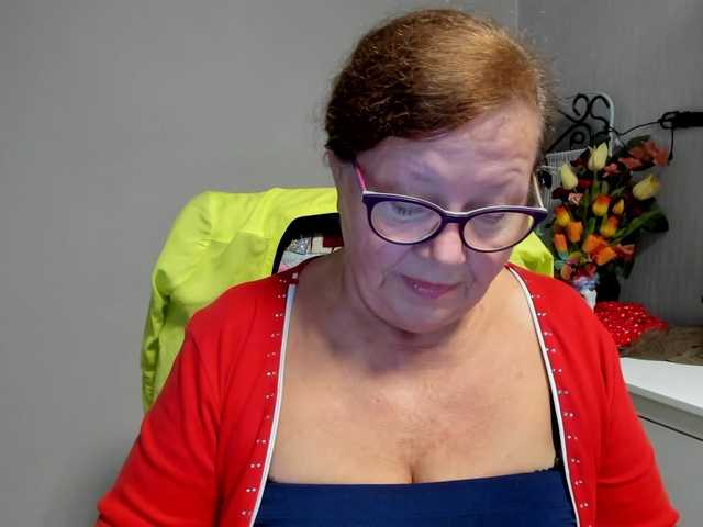 flirty-adele online show from August 11, 5:42 am