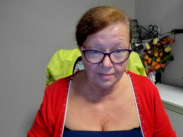 flirty-adele online show from August 11, 6:48 am