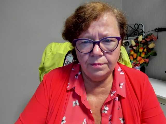 flirty-adele online show from August 12, 5:43 am