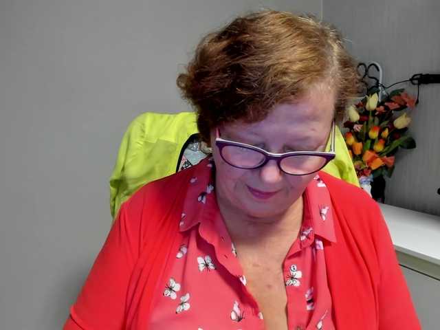 flirty-adele online show from August 12, 6:49 am