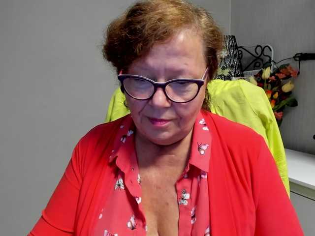 flirty-adele online show from August 12, 7:54 am