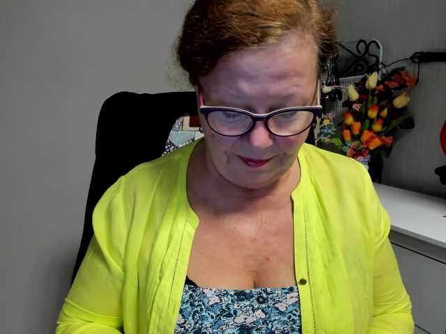 flirty-adele online show from August 14, 3:43 am