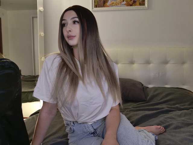 Elise online show from July 27, 1:33 am