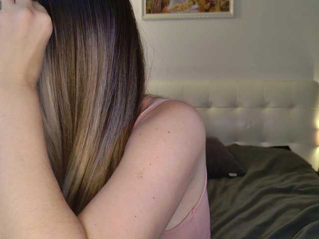 Elise online show from August 1, 1:33 am