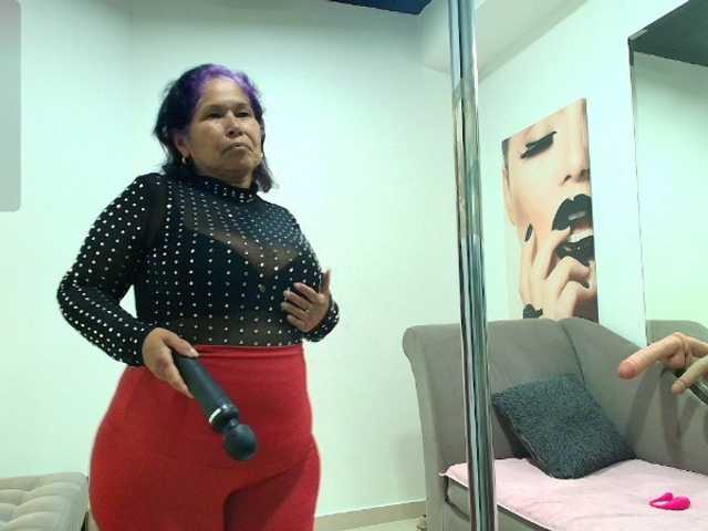 girl-amada online show from August 6, 8:30 pm