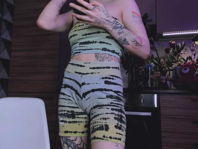goth-bimbo online show from March 6, 12:40 am