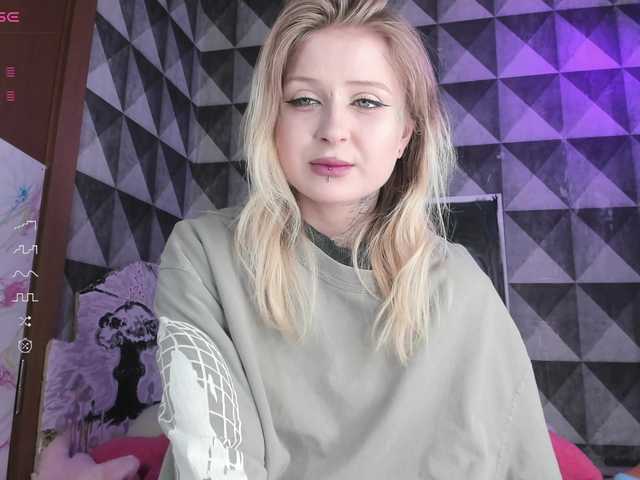 goth-bimbo online show from April 11, 7:25 pm