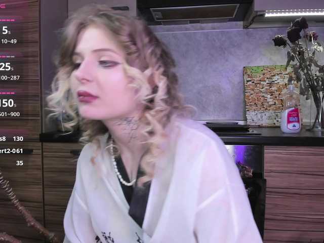 goth-bimbo online show from April 18, 10:19 pm