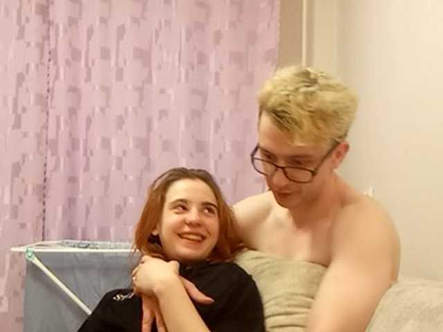 gray-couple online show from March 1, 3:42 pm