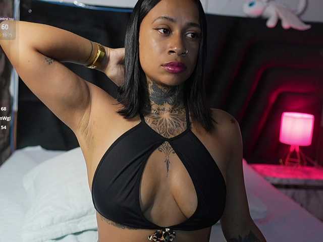 hollyvega online show from August 31, 9:37 pm