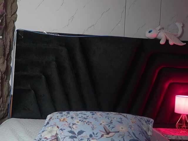 hollyvega online show from September 3, 8:56 pm