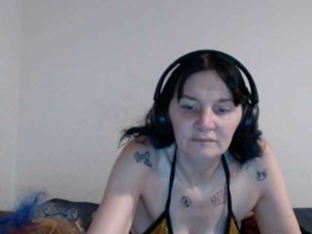 hotmodel1984 online show from August 13, 8:01 pm