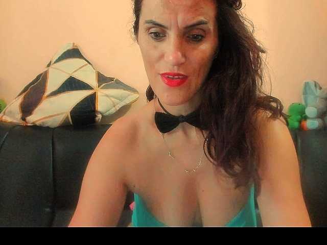 hotyyalisson online show from July 24, 4:48 am