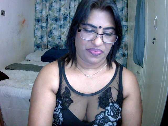 indiandelight001 online show from August 5, 9:02 pm