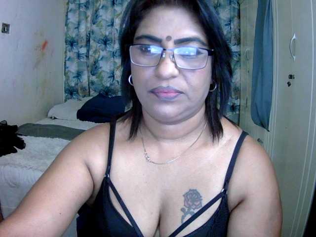 indiandelight001 online show from August 5, 11:14 pm