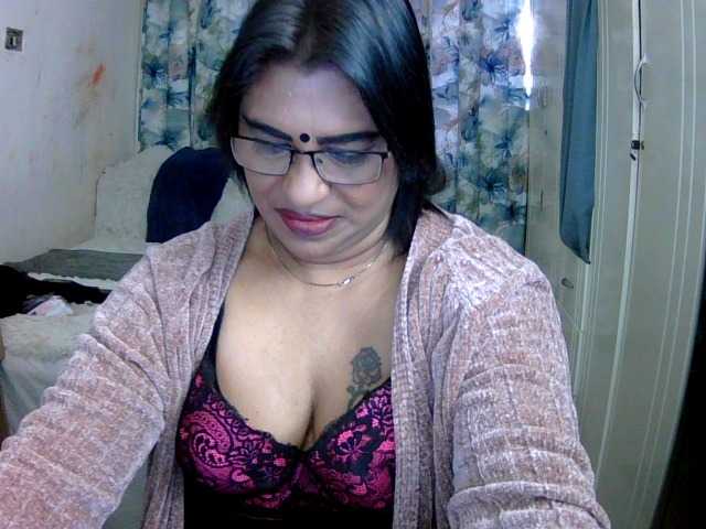 indiandelight001 online show from August 6, 8:35 am
