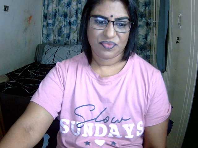 indiandelight001 online show from August 10, 3:35 pm