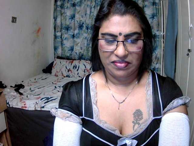 indiandelight001 online show from August 13, 8:45 pm