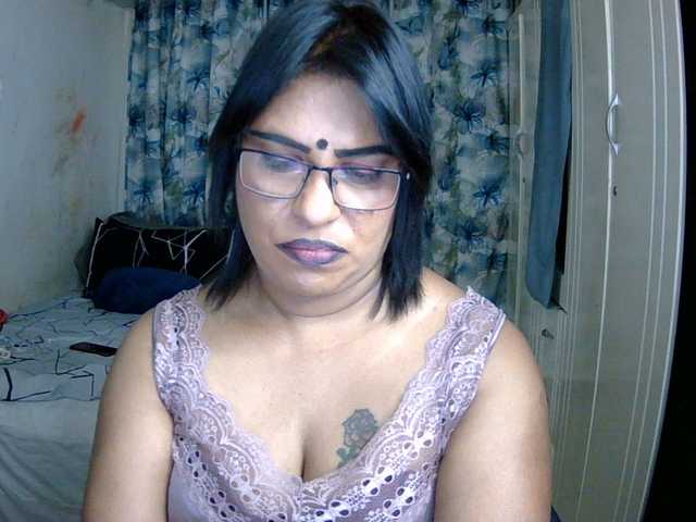 indiandelight001 online show from August 14, 7:06 pm