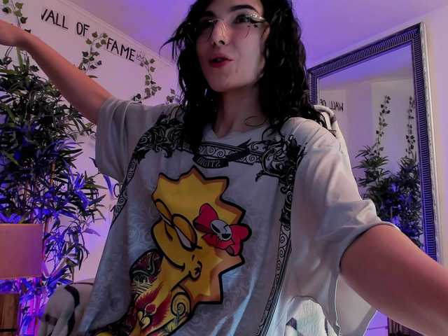leyadroit online show from August 12, 10:34 pm