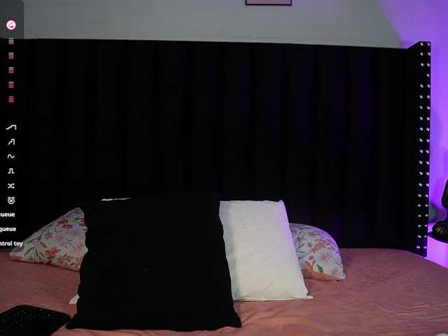innocenthazel online show from August 7, 3:06 am