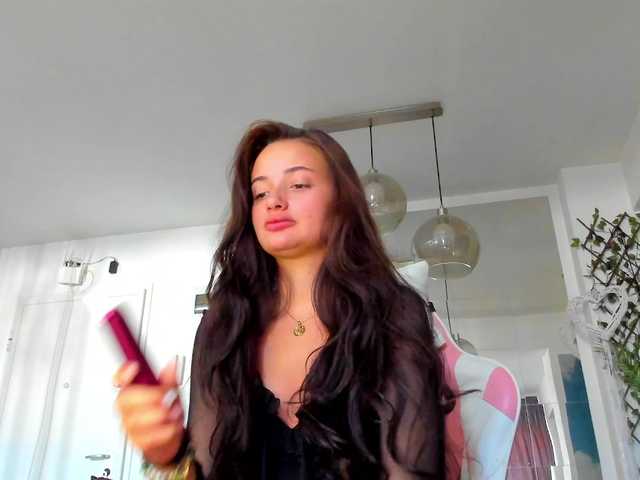 ireneVON online show from August 4, 6:54 am