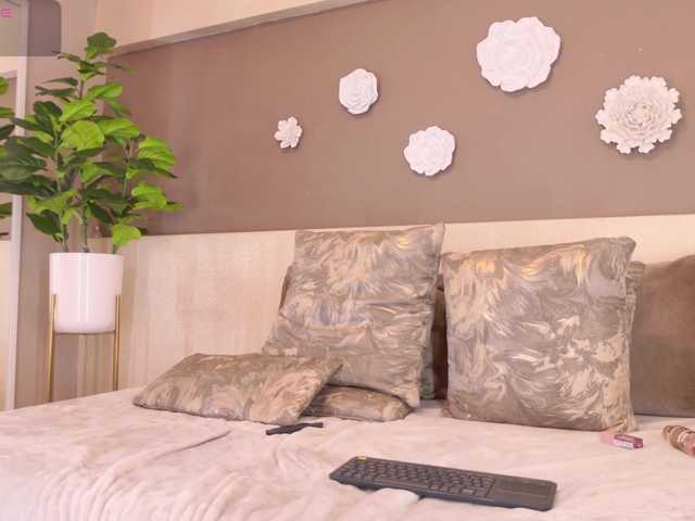 irisreid online show from August 15, 5:44 am