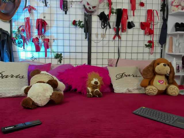 isaabellasky online show from August 28, 8:18 pm