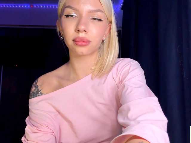 isabelluck1 online show from August 14, 8:40 am