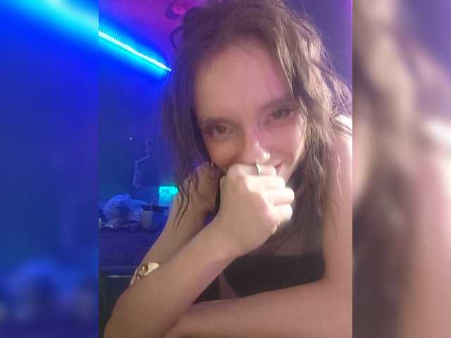 ivvikkilove1994 online show from August 8, 9:59 pm