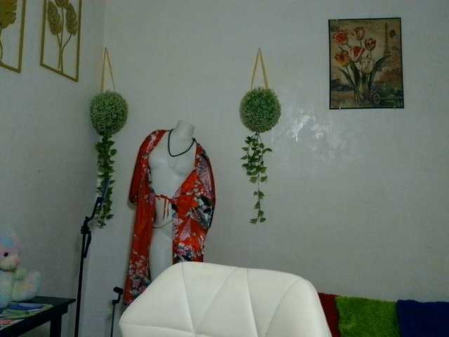 TinaJennah online show from August 12, 7:33 am