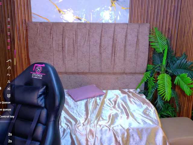 juanita-tay online show from August 21, 2:56 pm