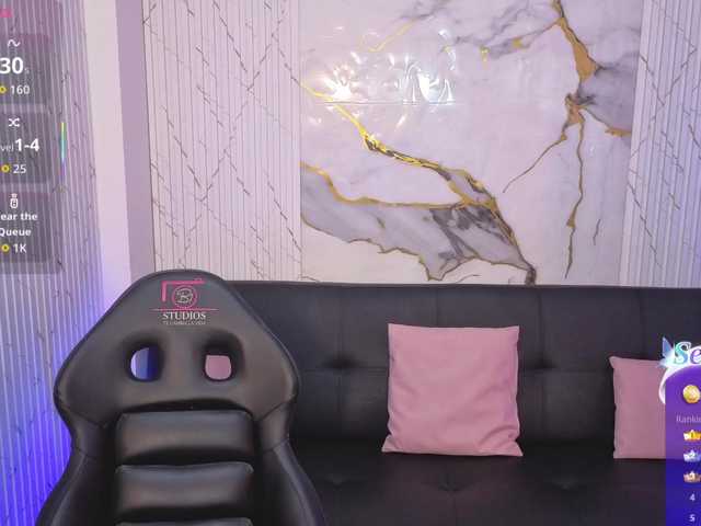 juanita-tay online show from August 29, 12:59 pm