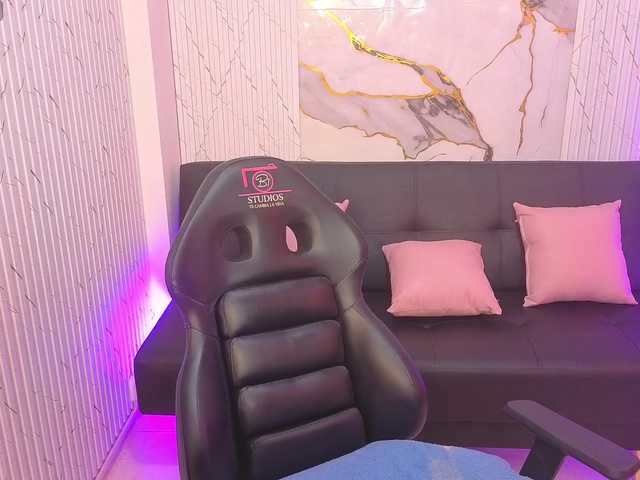 juanita-tay online show from September 3, 11:35 am