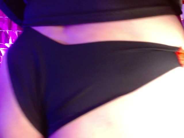 juanitafox online show from August 15, 4:49 am