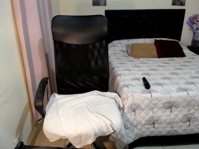 julietamanson1 online show from August 11, 10:56 pm
