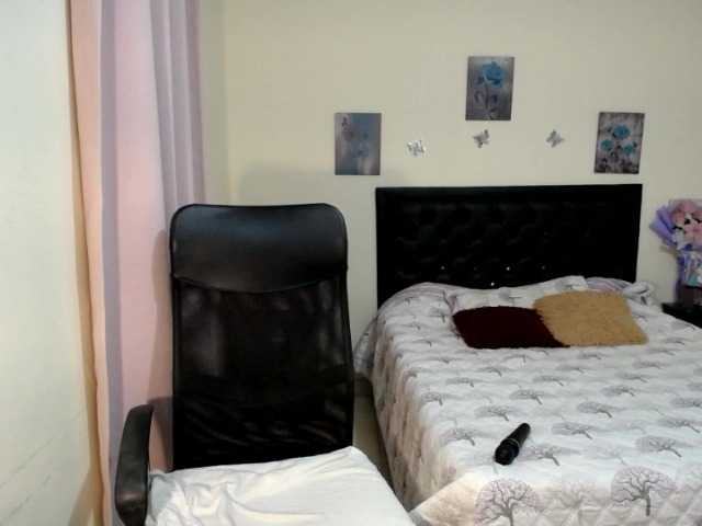 julietamanson1 online show from August 12, 6:54 pm