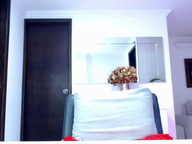 julietjohnson online show from April 24, 10:26 pm