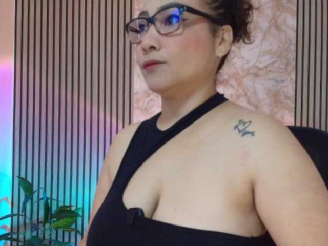 juliramirez2 online show from August 13, 11:57 am