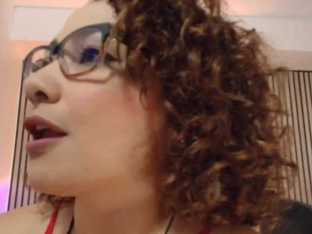 juliramirez2 online show from August 14, 11:30 pm