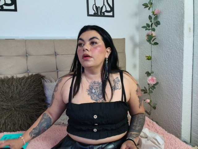 karlagreen online show from August 12, 4:04 am